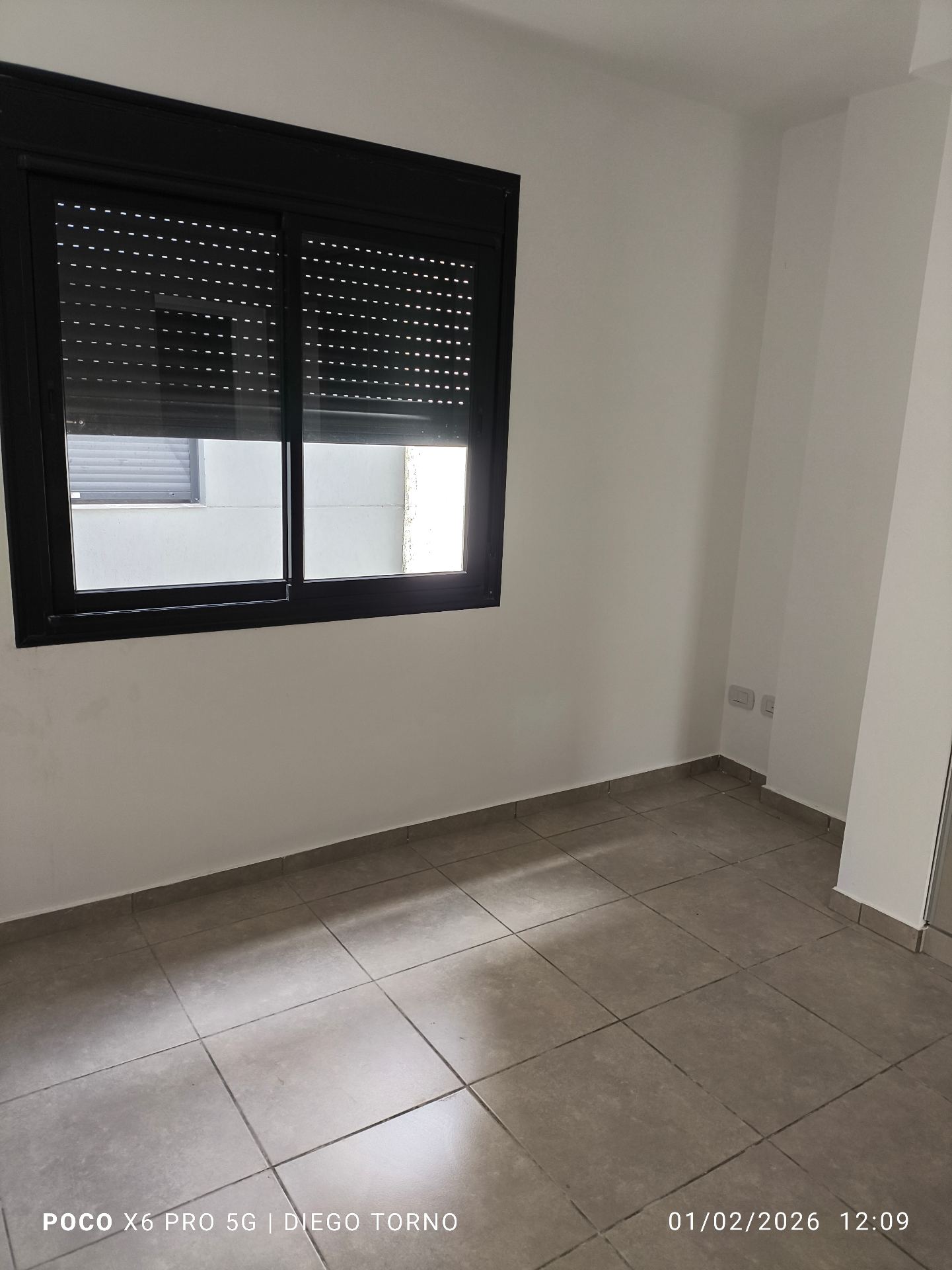 1 dormitorio (fte. Placard) 2do piso · ctra. Frente · cocina semi integrada al estar comedor · baño y ante baño · escritura en trámite · desocupado - foto 9