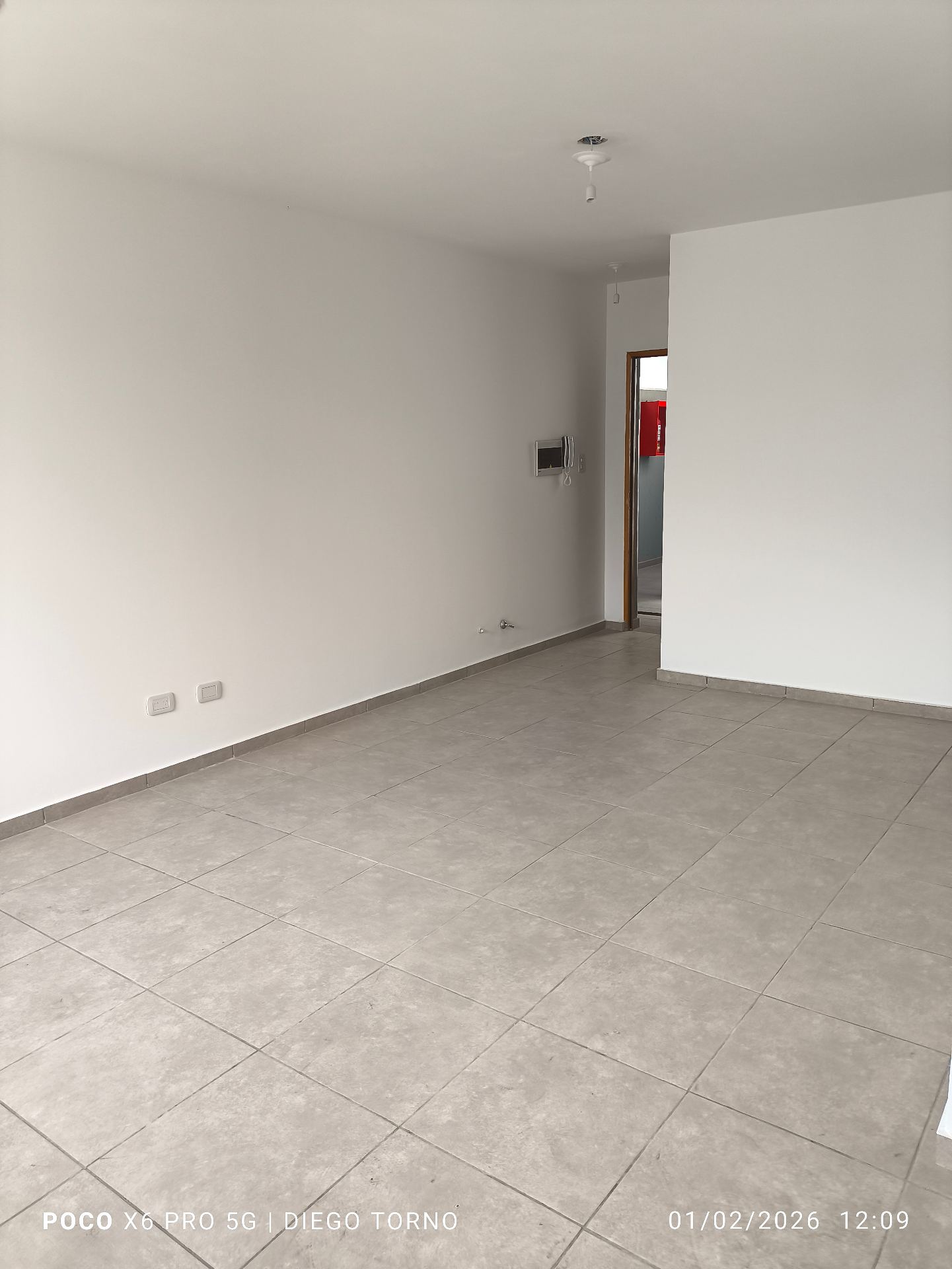 1 dormitorio (fte. Placard) 2do piso · ctra. Frente · cocina semi integrada al estar comedor · baño y ante baño · escritura en trámite · desocupado - foto 3