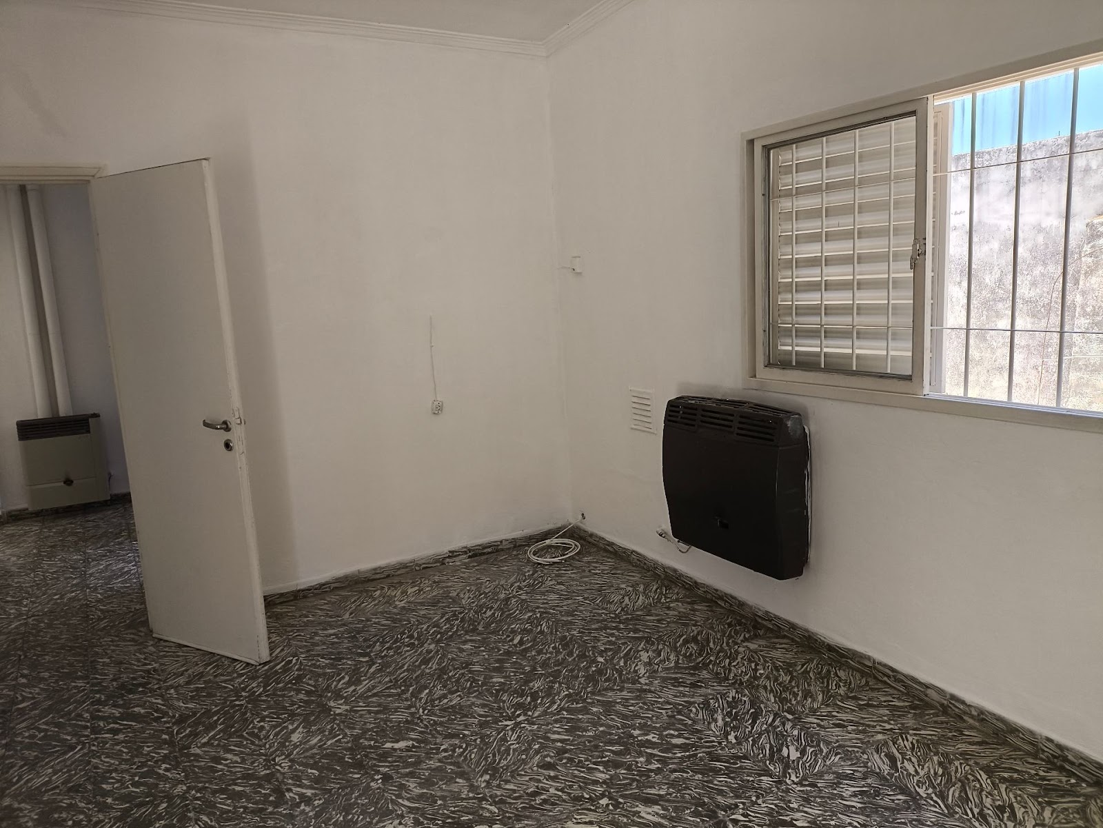 2 dormitorios (1 con Placard) · cocina · comedor · baño · lavadero · patio · escritura - foto 3