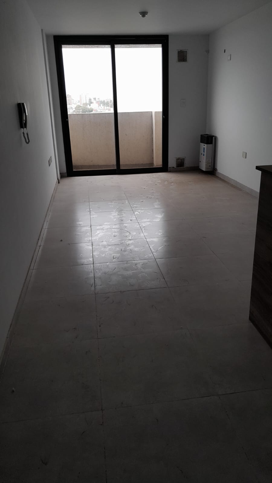 1 dormitorio (con Placard) · baño · cocina integrada al estar comedor · balcón · 5to piso vista al frente · cochera · escritura - foto 4