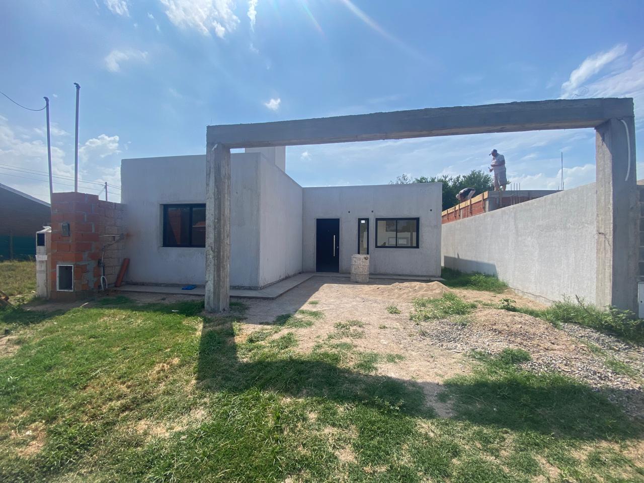 Casa a estrenar · 2 dormitorios · baño · cocina integrada al estar comedor · patio · espacio para cochera doble · escritura · lote 10x20 · superf.cubierta 63m2 - foto 5
