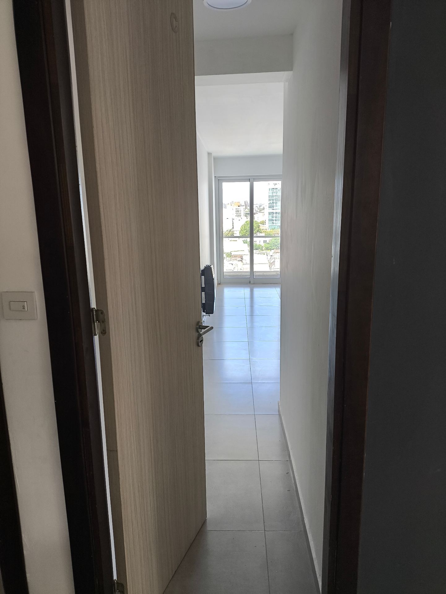 1 dormitorio (Placard) · cocina integrada al estar comedor · balcón · baño · 10mo piso · piscina y parrilleros en terraza · escritura · desocupado - foto 10