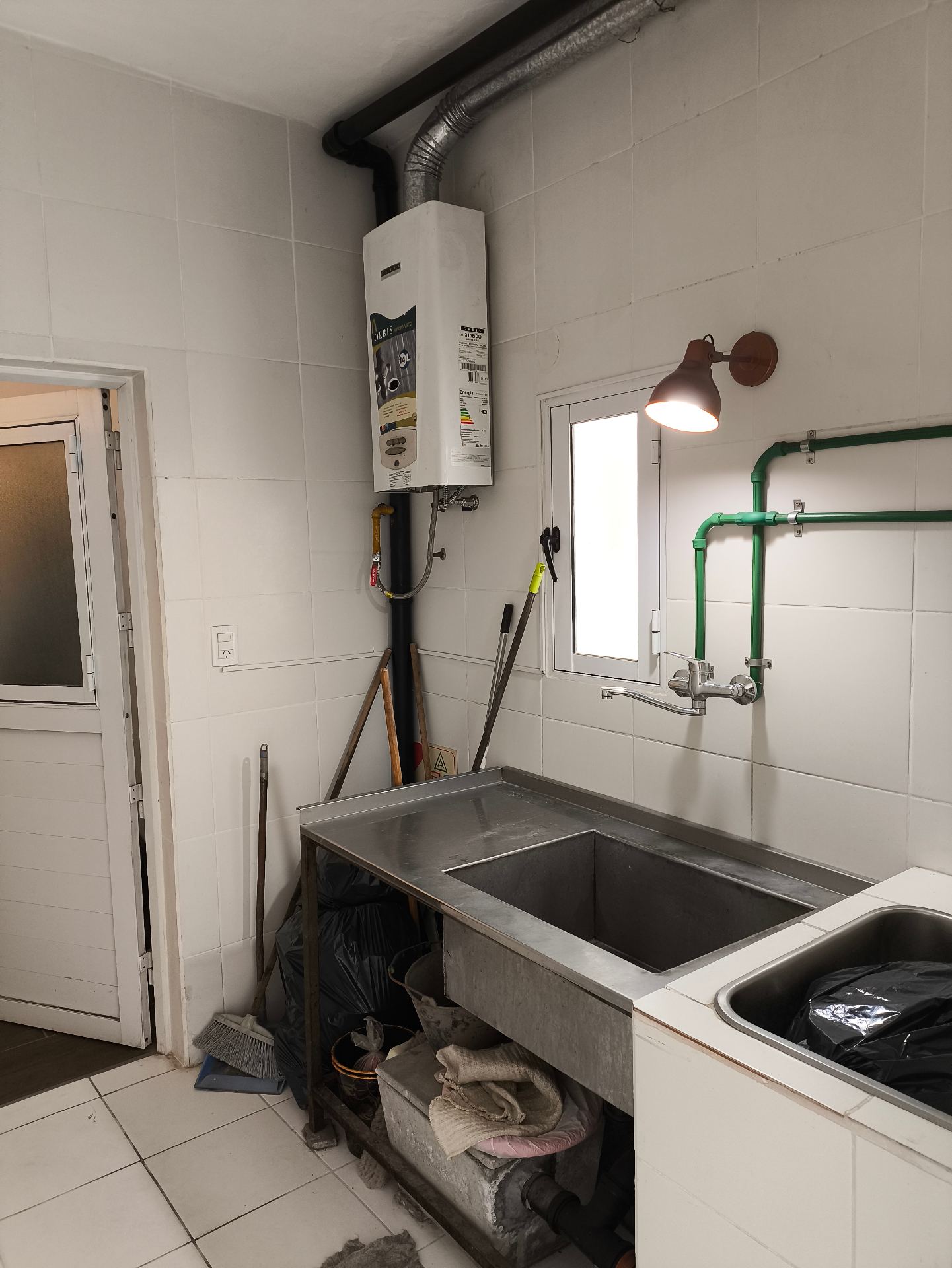 Local comercial · 3 baños · cocina · sector de producción · garaje · dpto 1 dormitorio con terraza - foto 8