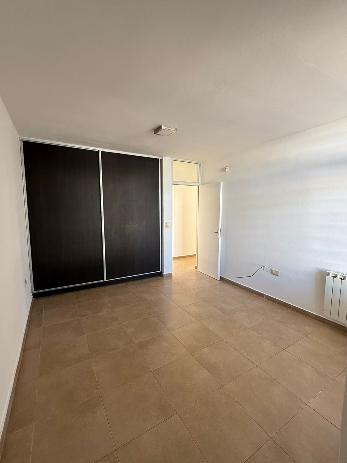 2 dormitorios ( ambos con Placard) · baño y ante baño · cocina · living comedor · lavadero · cochera doble en paralelo co portón automático · amplio patio con piscina · calefacción central por radiadores · superficie cubierta 127m2 · superficie lote 398m2 · antigüedad 2012 - foto 9