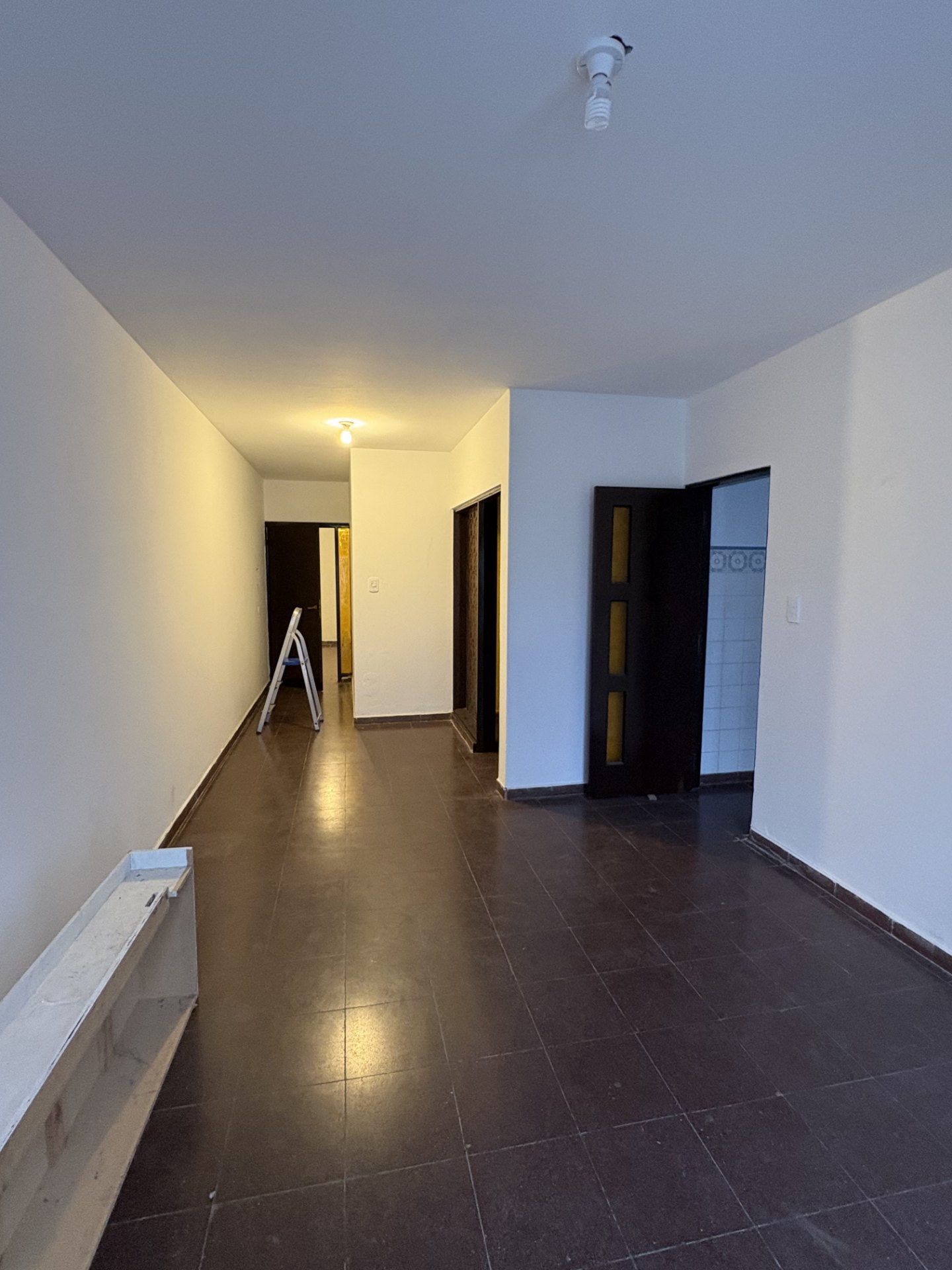 2 dormitorios con placares · cocina amplia con amoblamiento · living comedor · baño nuevo y patio de Luz. - foto 9