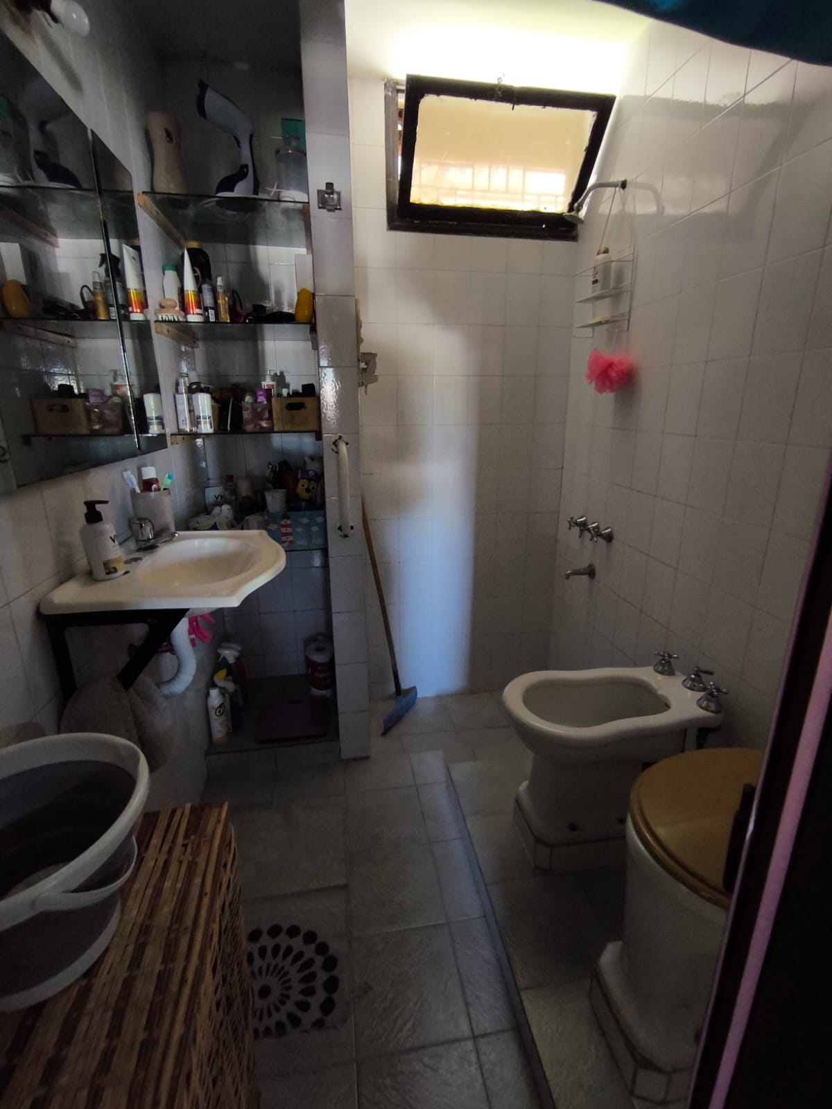 2 dormitorios · cocina comedor · living · baño · garaje y patio - foto 9