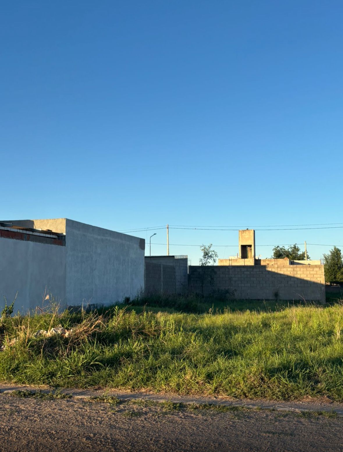 Lote de 225 mts Totales · se recibe entrega y financiacion. Posee escritura · luz · gas · agua. - foto 4