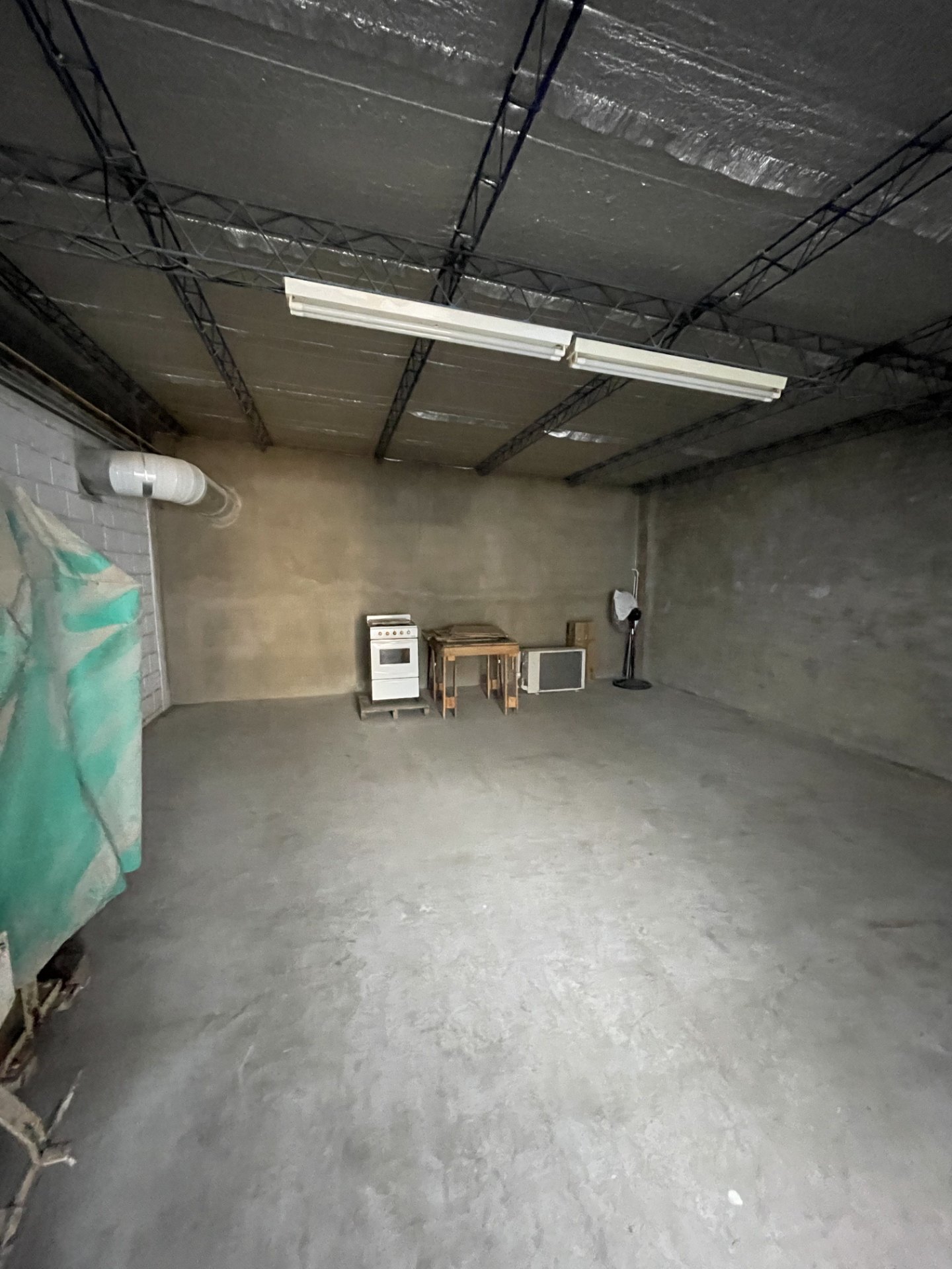 Superficie total: 3.333 · 24 m² · Superficie cubierta: 944 m² · Medidas del terreno: 35 · 46 m de frente x 94 m de fondo - foto 10