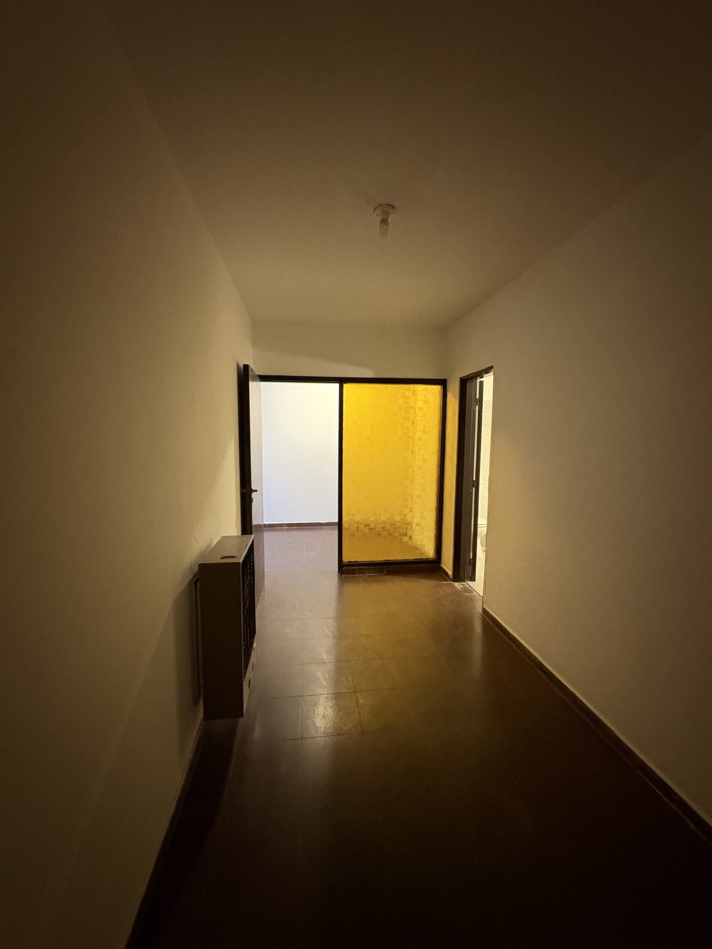 2 dormitorios con placares · cocina amplia con amoblamiento · living comedor · baño nuevo y patio de Luz. - foto 5
