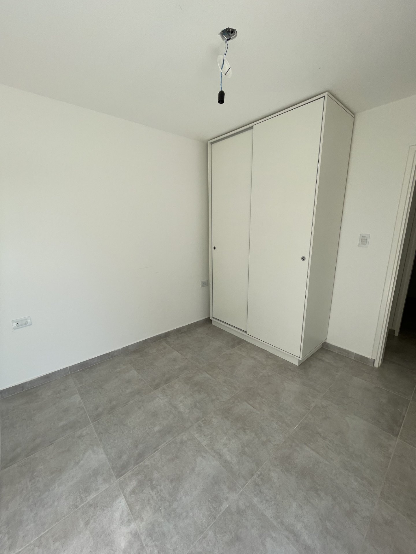 2 dormitorios c/placares · 2 baños · living comedor · cocina · patio de luz · cochera - foto 5
