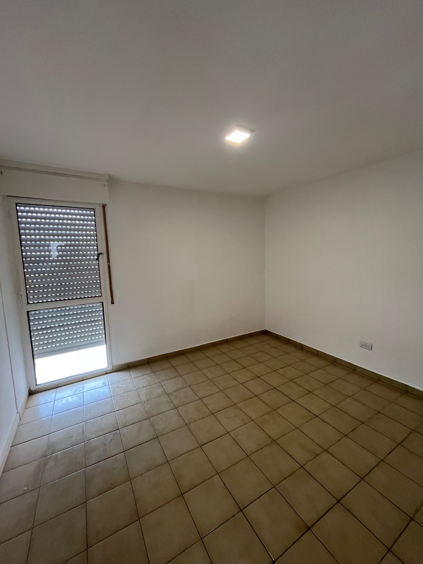 3 habitaciones con placard · 1 baño · living · comedor · balcón · cocina separada amoblada - foto 4