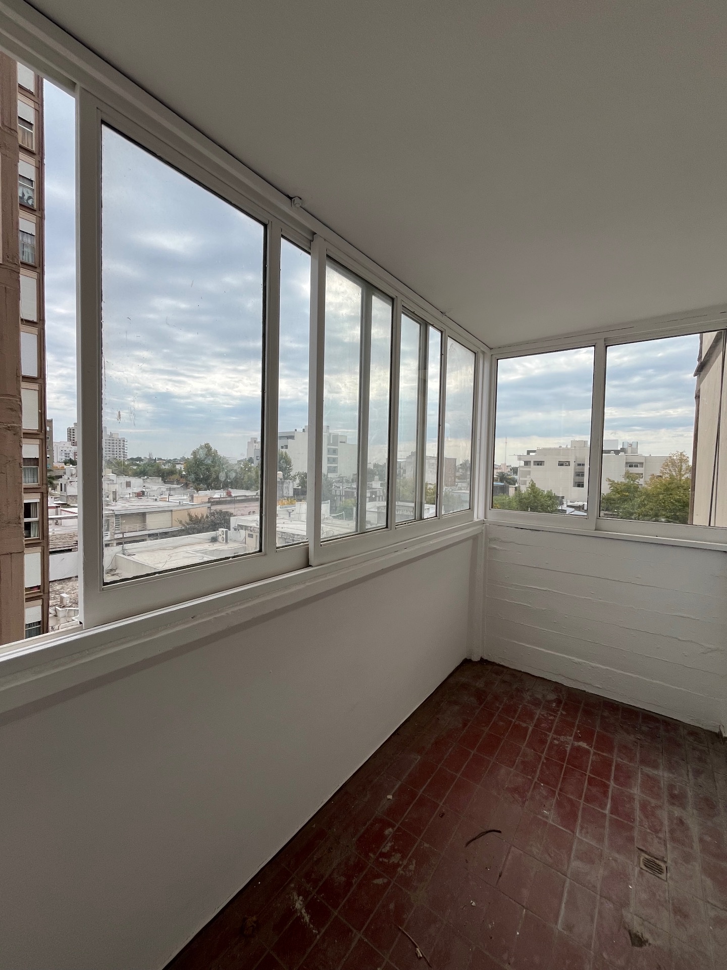 3 habitaciones con placard · 1 baño · living · comedor · balcón · cocina separada amoblada - foto 8