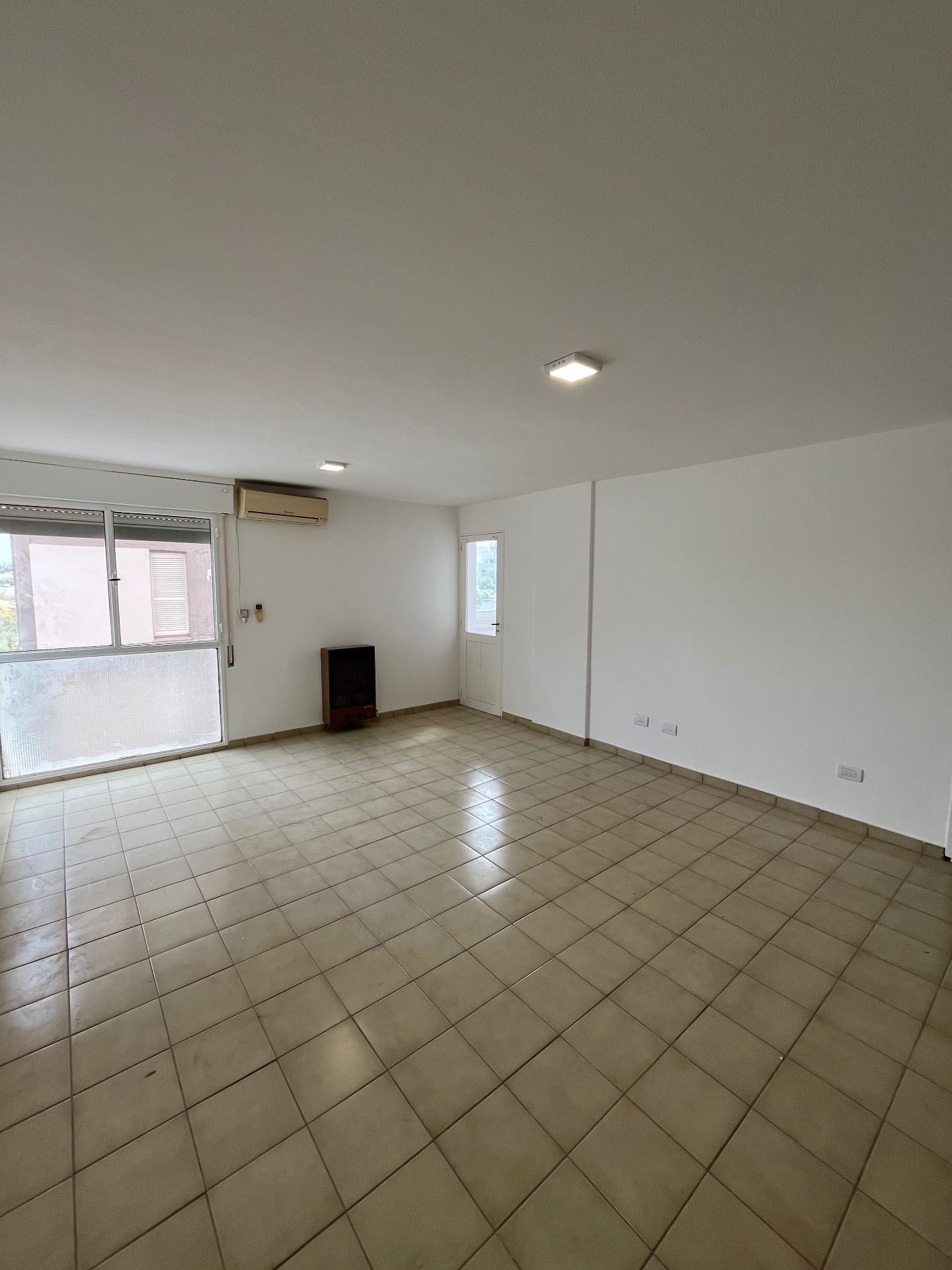 3 habitaciones con placard · 1 baño · living · comedor · balcón · cocina separada amoblada - foto 12