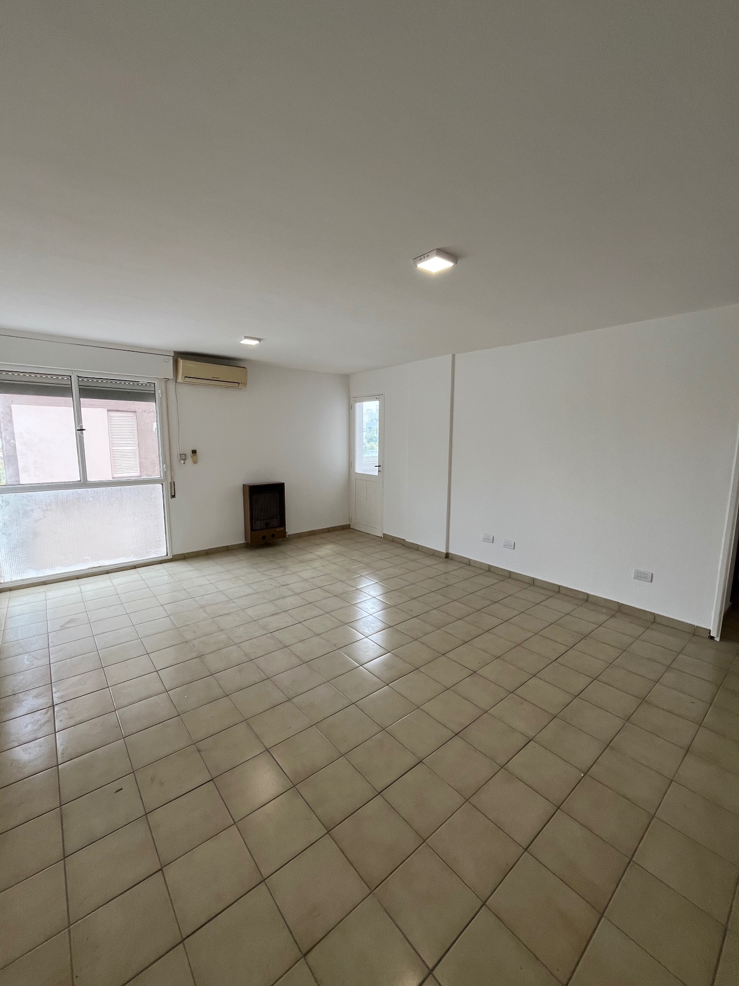 3 habitaciones con placard · 1 baño · living · comedor · balcón · cocina separada amoblada - foto 13
