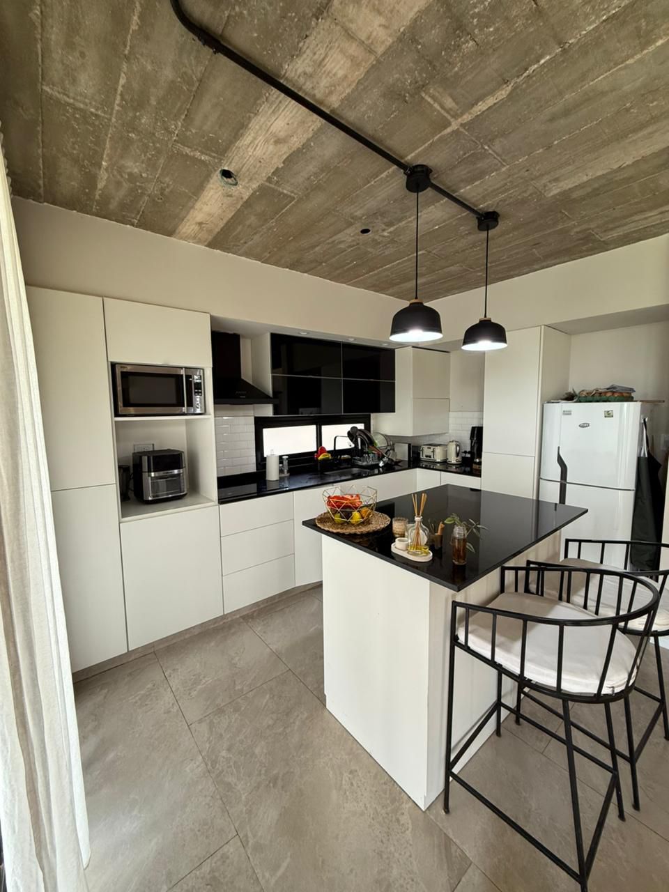 JARDIN DELANTERO · COCINA · LIVING · COMEDOR · 2 DORMITORIOS · ANTE BAÑO · BAÑO · GALERIA CON ASADOR · PATIO CON PILETA - foto 4