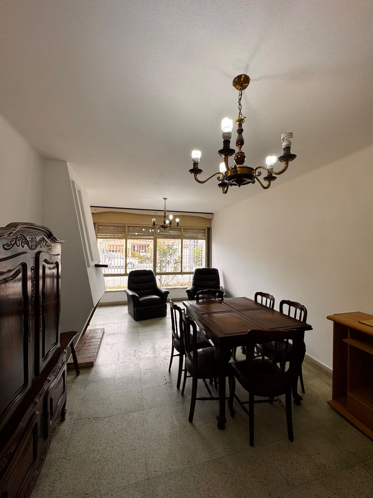 LIVING · COMEDOR · COCINA · DOS HABITACIONES CON PLACARD · DOS BAÑOS · LAVADERO · DESPENSA · GARAGE · PATIO CON ASADOR · AMOBLAMIENTO - foto 2