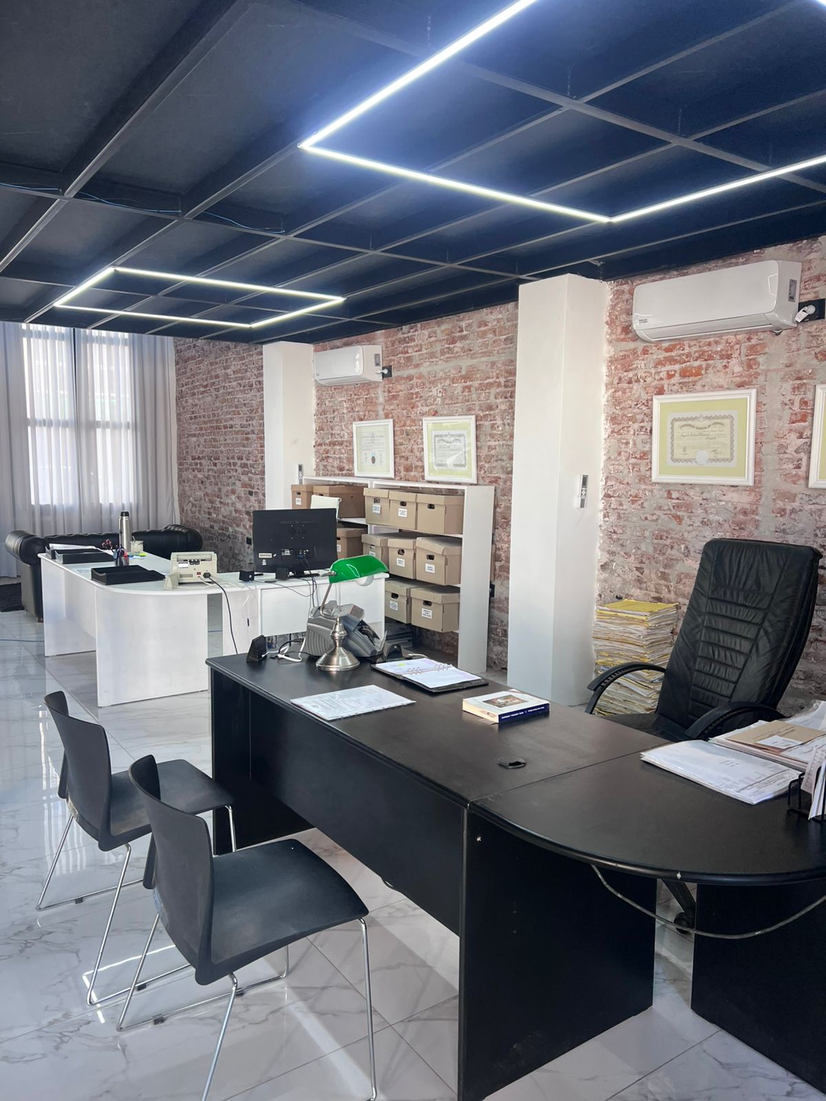 DOS PISOS · DIMENSIONES: 280 M2 · PATIO TRASERO: 48 M2 · DOS BAÑOS - foto 5