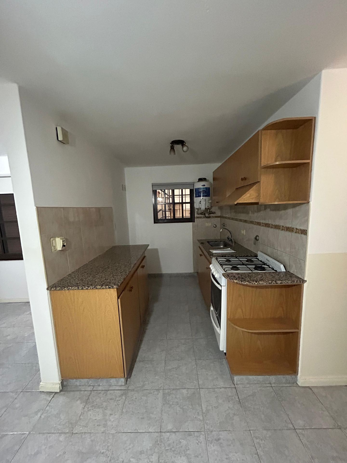 DOS HABITACIONES CON PLACARD · COCINA · LIVING COMEDOR · BAÑO - foto 3