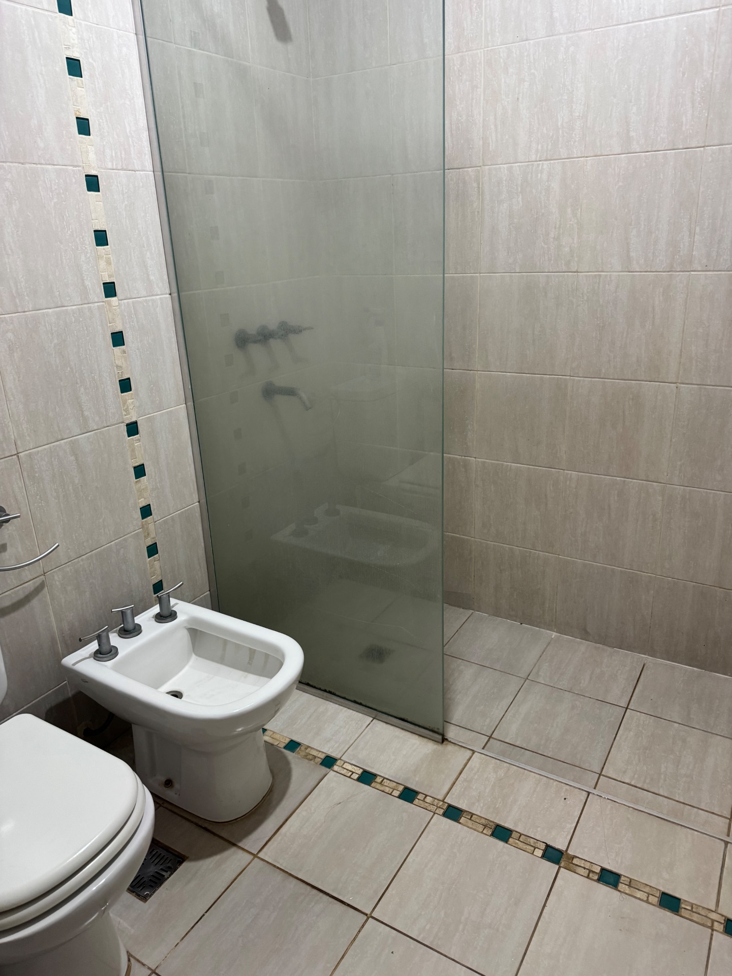 2 habitaciones · patio de luz · baño · cocina · comedor · pileta · quincho - foto 10
