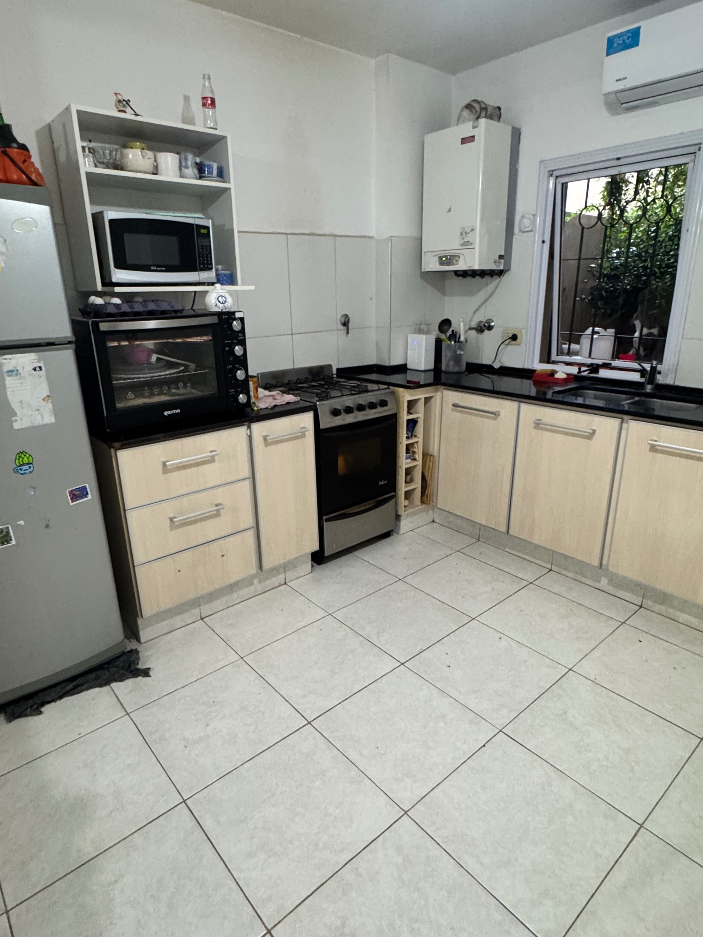 2 habitaciones · patio de luz · baño · cocina · comedor · pileta · quincho - foto 4