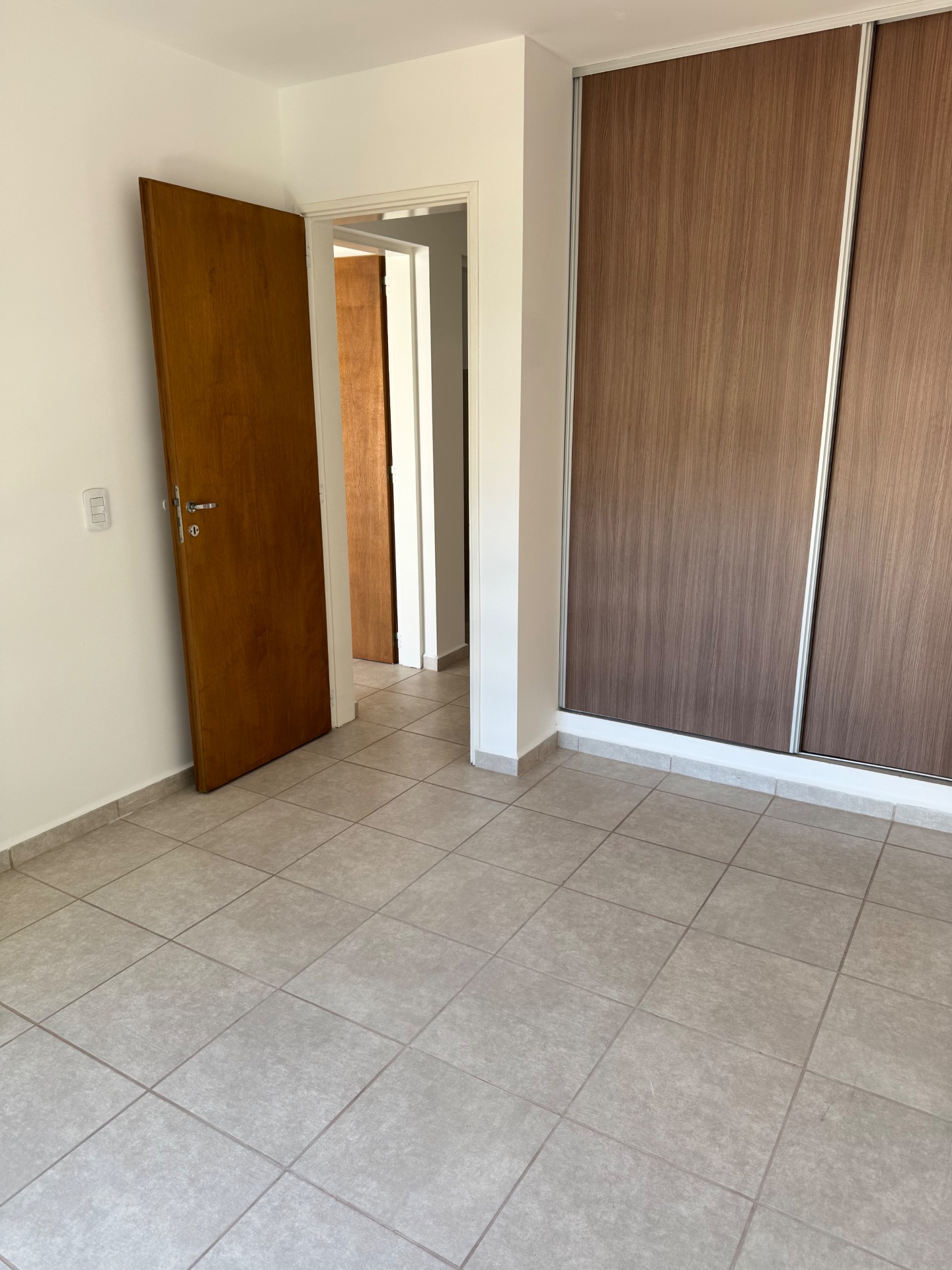 2 habitaciones · cocina · comedor · baño - foto 7