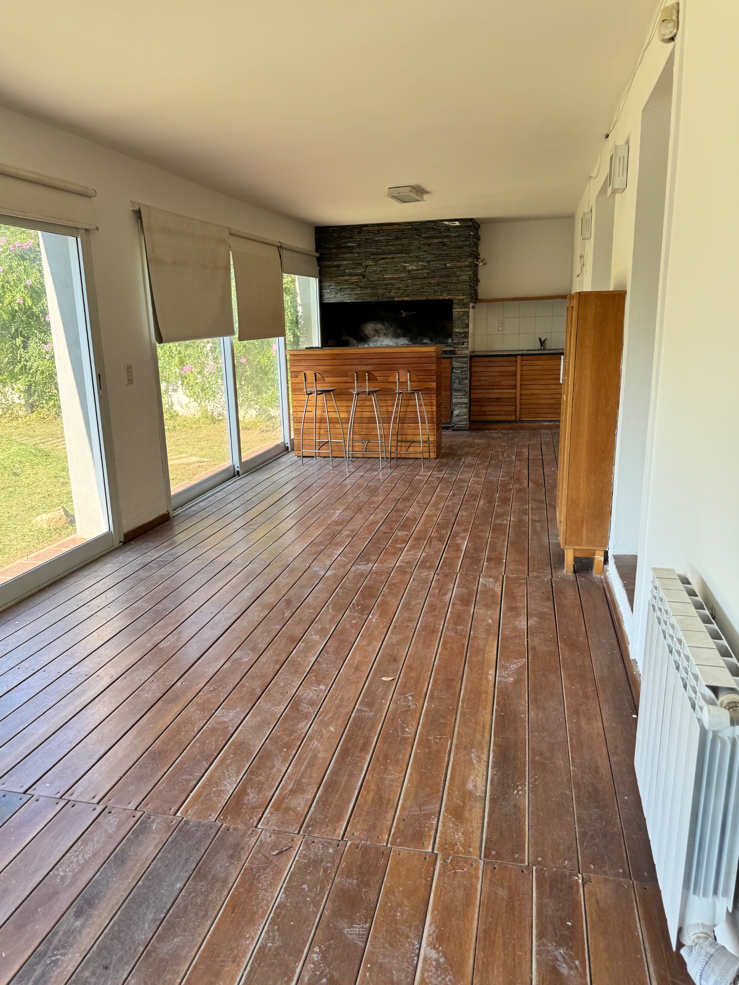 3 habitaciones · 3 baños · cocinan · living · quincho · lavadero · patio · cochera doble - foto 6