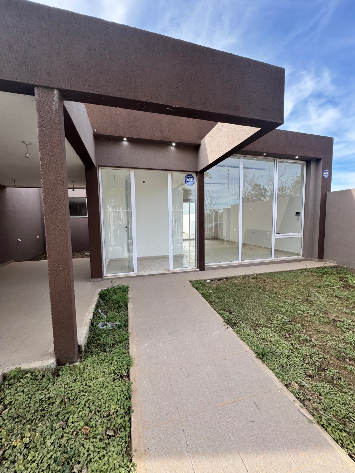 3 dormitorios · baño · living · cocina · patio · cochera - foto 11