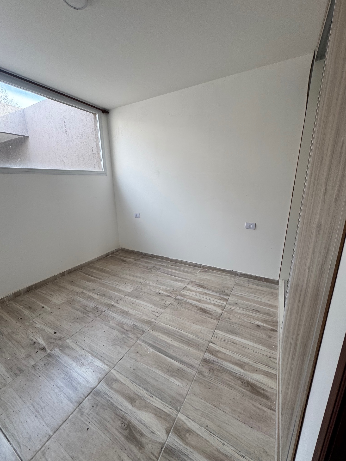 3 dormitorios · baño · living · cocina · patio · cochera - foto 8