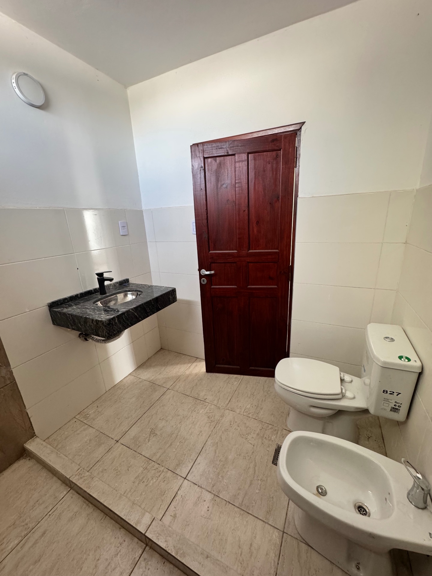 3 dormitorios · baño · living · cocina · patio · cochera - foto 7