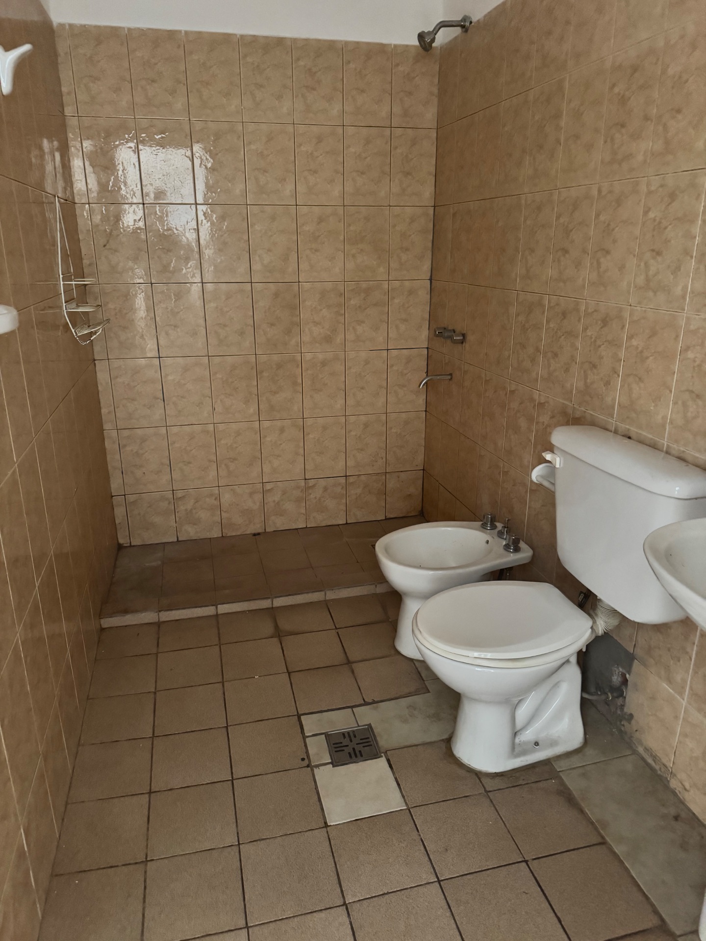2 habitaciones · baño · coccina · balcón - foto 4
