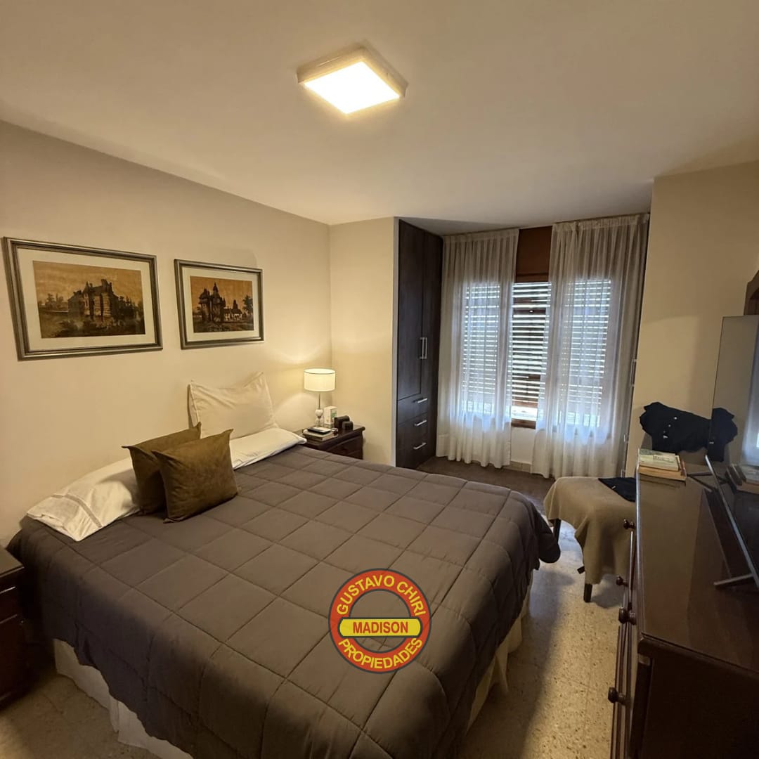3 Dormitorios (Uno En Suite Con Baño) · 2 Baños · Cocina · Comedor · Cochera · Asador · Patio (Con Pileta) · Living · Lavadero · Depósito · Quincho - foto 3