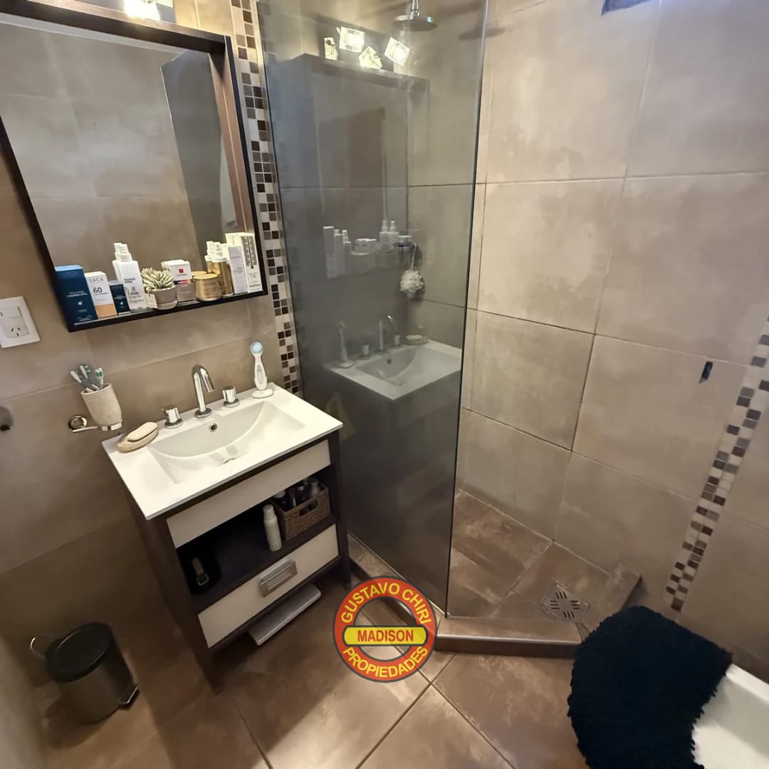 3 Dormitorios (Uno En Suite Con Baño) · 2 Baños · Cocina · Comedor · Cochera · Asador · Patio (Con Pileta) · Living · Lavadero · Depósito · Quincho - foto 5