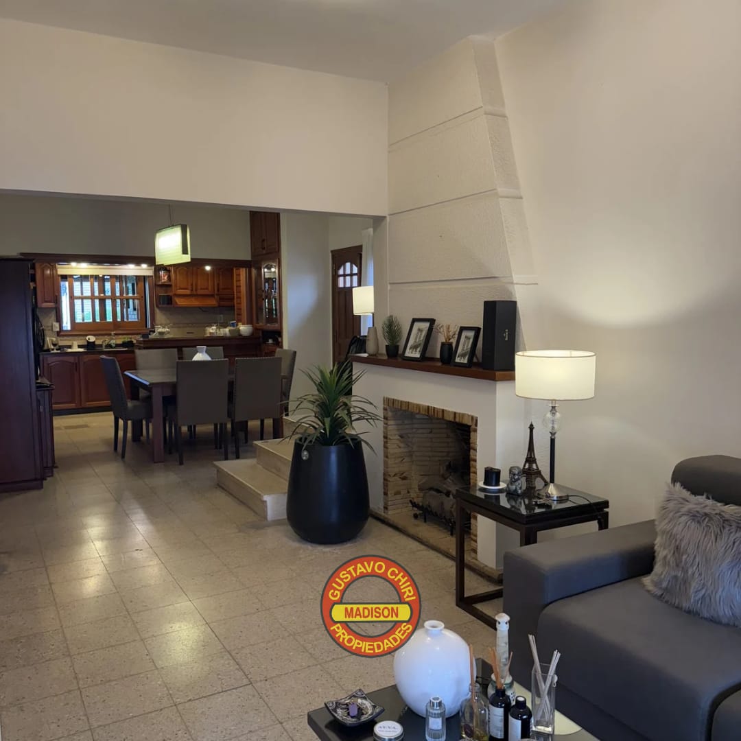 3 Dormitorios (Uno En Suite Con Baño) · 2 Baños · Cocina · Comedor · Cochera · Asador · Patio (Con Pileta) · Living · Lavadero · Depósito · Quincho - foto 9