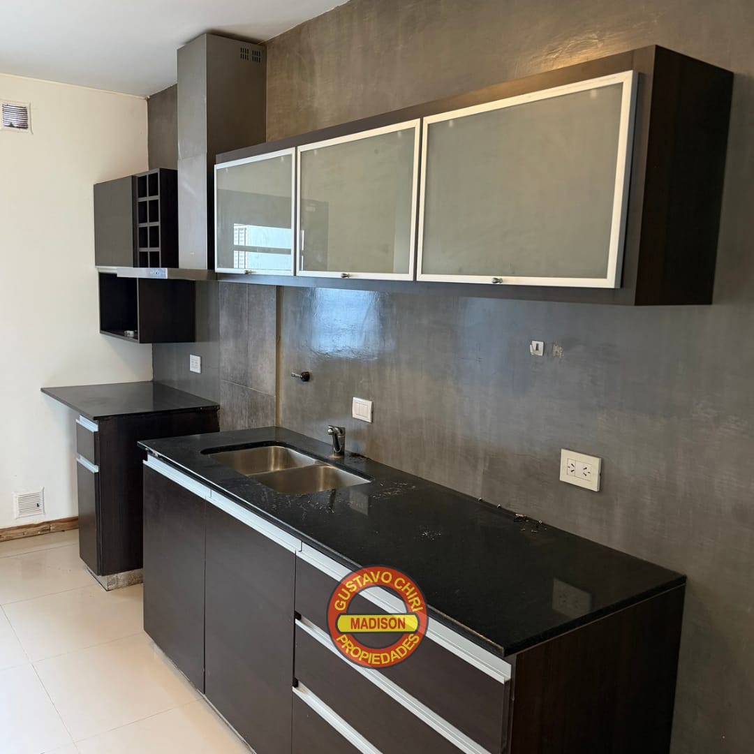 2 Dormitorios (Uno En Primer Piso En Suite Con Vestidor) · 2 Baños · Cocina · Estar-Comedor · Cochera · Asador · Patio. - foto 4