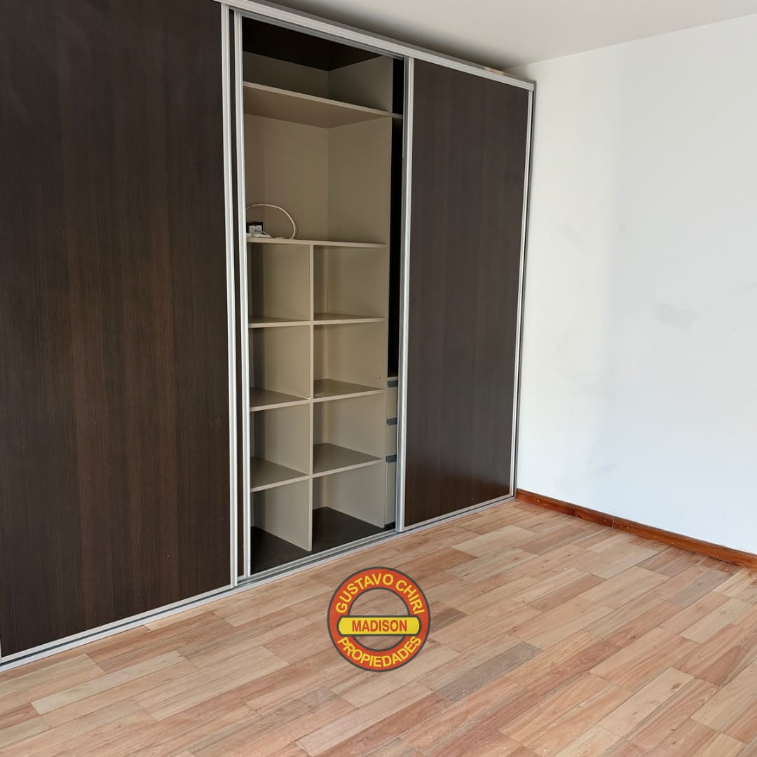 2 Dormitorios (Uno En Primer Piso En Suite Con Vestidor) · 2 Baños · Cocina · Estar-Comedor · Cochera · Asador · Patio. - foto 7