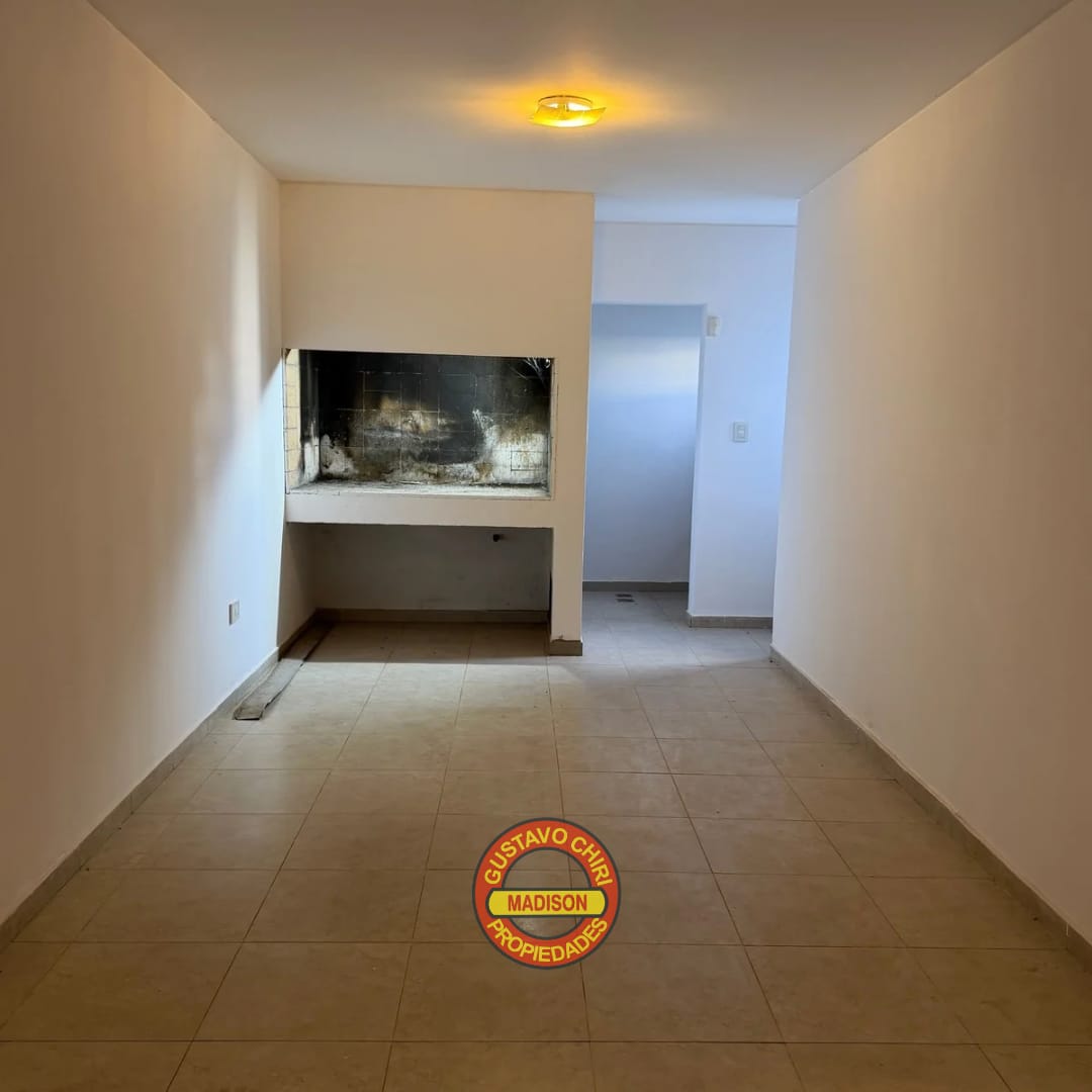 2 Dormitorios (Uno En Primer Piso En Suite Con Vestidor) · 2 Baños · Cocina · Estar-Comedor · Cochera · Asador · Patio. - foto 9