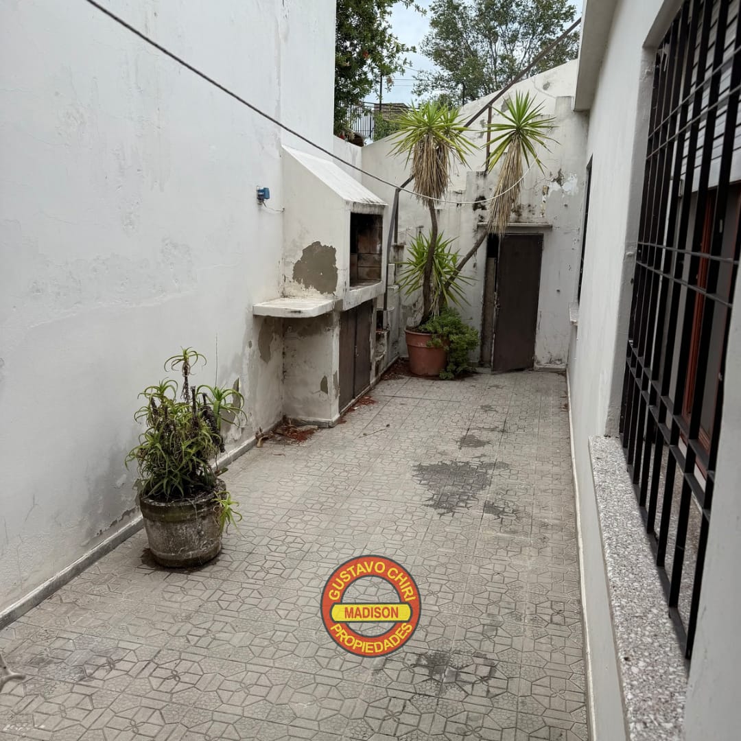 3 Dormitorios · 2 Baños · Cocina · Estar-Comedor · Cochera Para 1 Auto · Patio De Luz · Lavadero · Patio (Con Asador) · Terraza. - foto 8