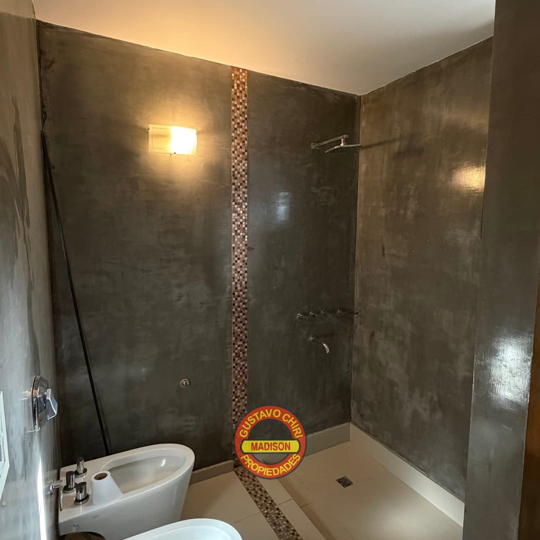 2 Dormitorios (Uno En Primer Piso En Suite Con Vestidor) · 2 Baños · Cocina · Estar-Comedor · Cochera · Asador · Patio. - foto 6