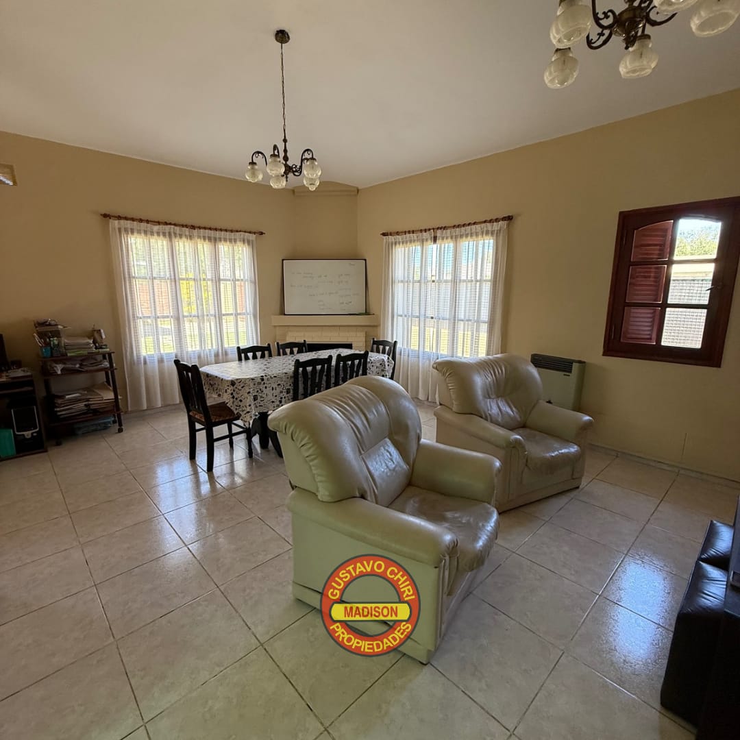 3 Dormitorios · Cocina · 2 Baños · Patio · Asador · Estar Comedor · Cochera · Patio De Luz · Quincho · Asador · Piscina - foto 3