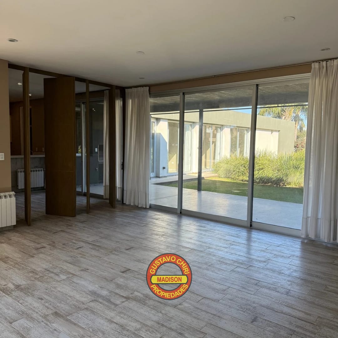 3 Dormitorios · 4 Baños · Cocina · Estar Comedor · Oficina · Lavadero · Cochera Doble · Galería · Pileta - foto 4