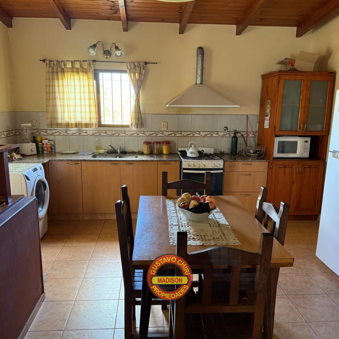 2 Pisos · 2 Dormitorios · 2 Baños · 2 Cocina-Comedor · Estar · Lavadero · Cochera Para 2 Vehículos · Patio · Living · Terraza · Asador - foto 8
