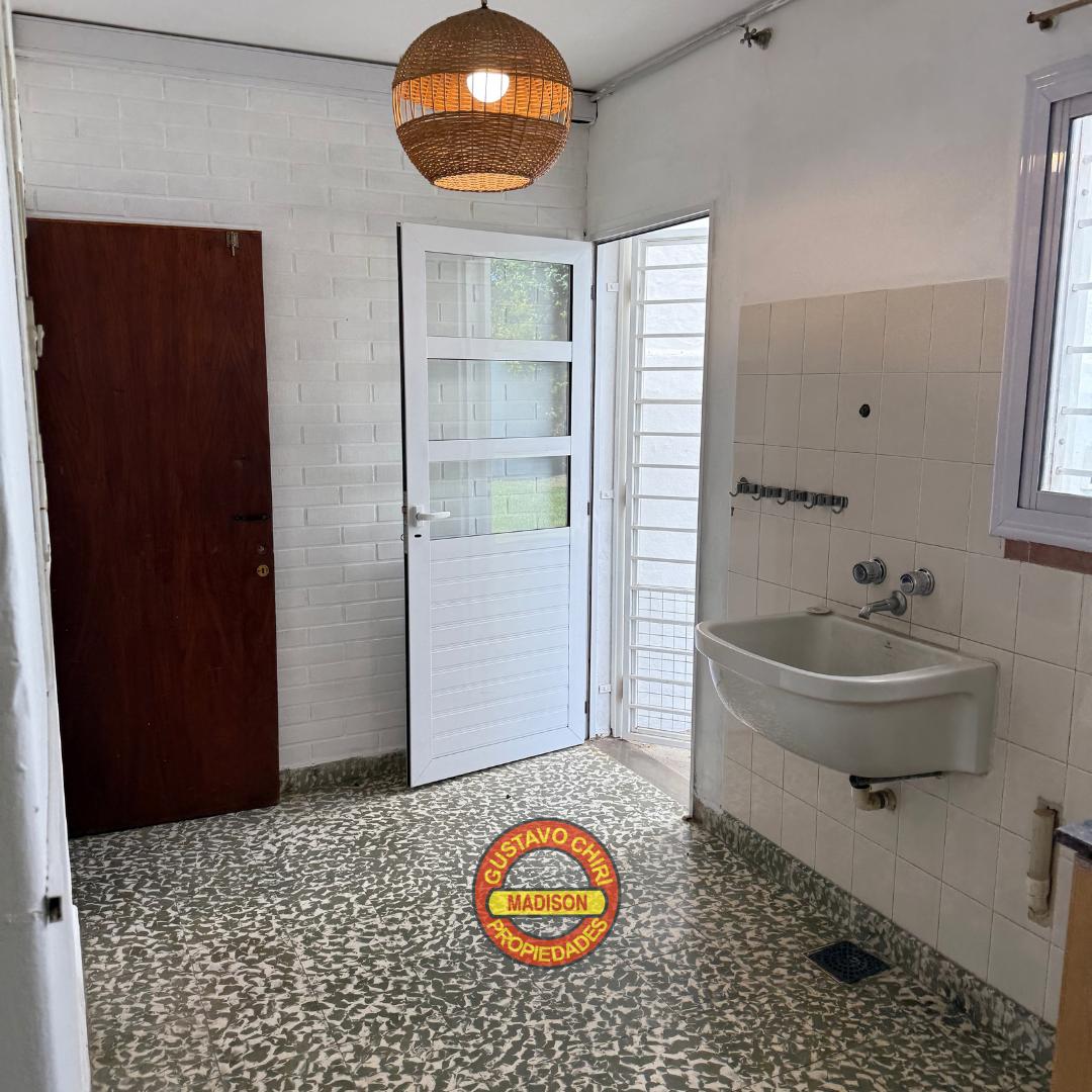 2 Dormitorios · Baño · Hall De Ingreso · Cocina-Comedor · Cochera · Pieza De Guardado · Patio (Con Asador) · Depósito - foto 7