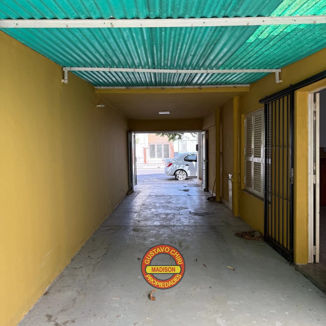2 Pisos · 2 Dormitorios · 2 Baños · 2 Cocina-Comedor · Estar · Lavadero · Cochera Para 2 Vehículos · Patio · Living · Terraza · Asador - foto 4