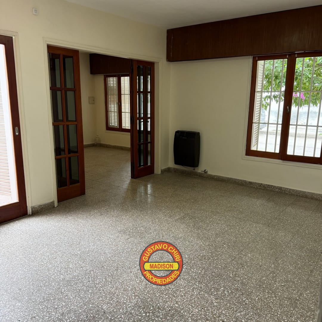 3 Dormitorios · 2 Baños · Cocina · Estar-Comedor · Cochera Para 1 Auto · Patio De Luz · Lavadero · Patio (Con Asador) · Terraza. - foto 3