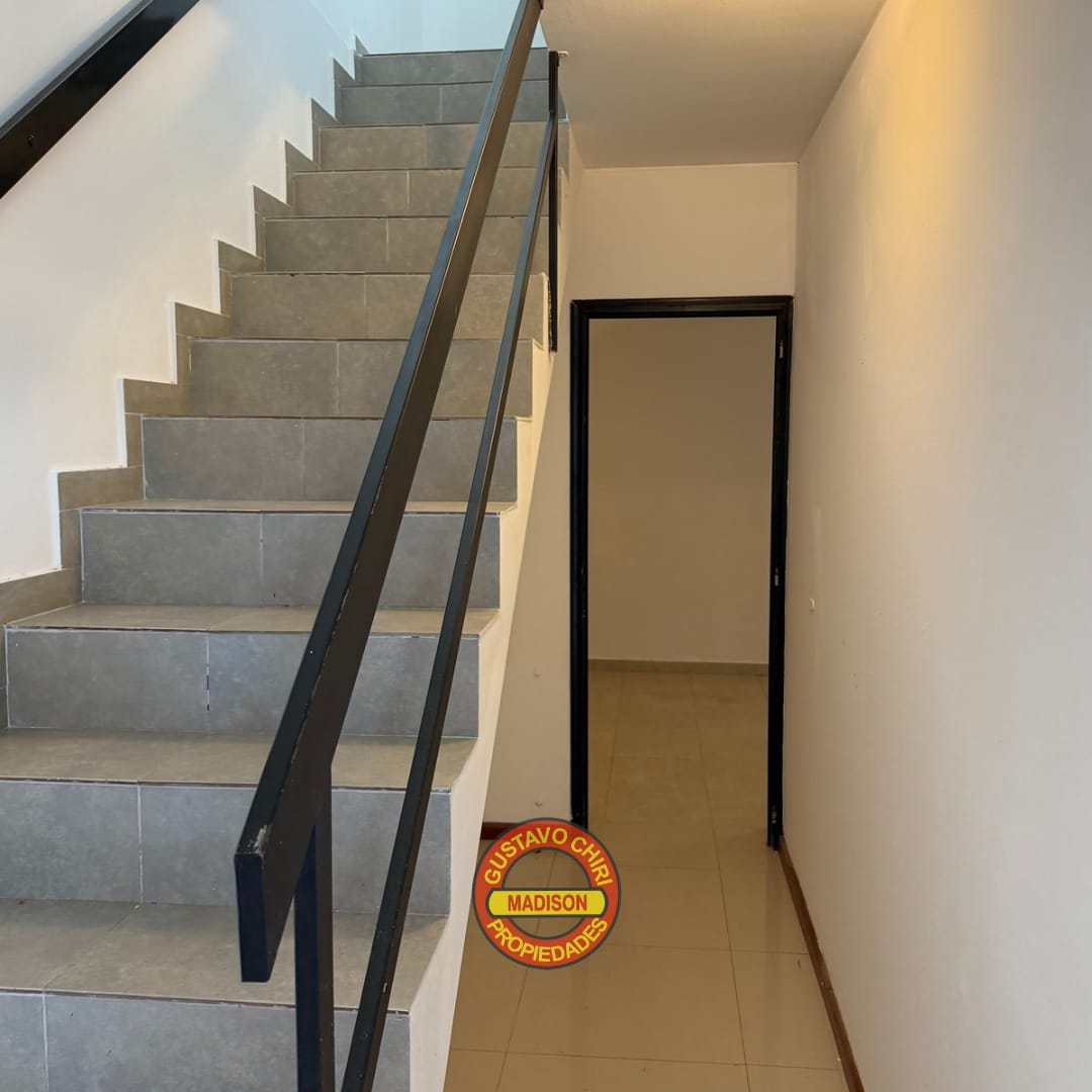 2 Dormitorios (Uno En Primer Piso En Suite Con Vestidor) · 2 Baños · Cocina · Estar-Comedor · Cochera · Asador · Patio. - foto 10