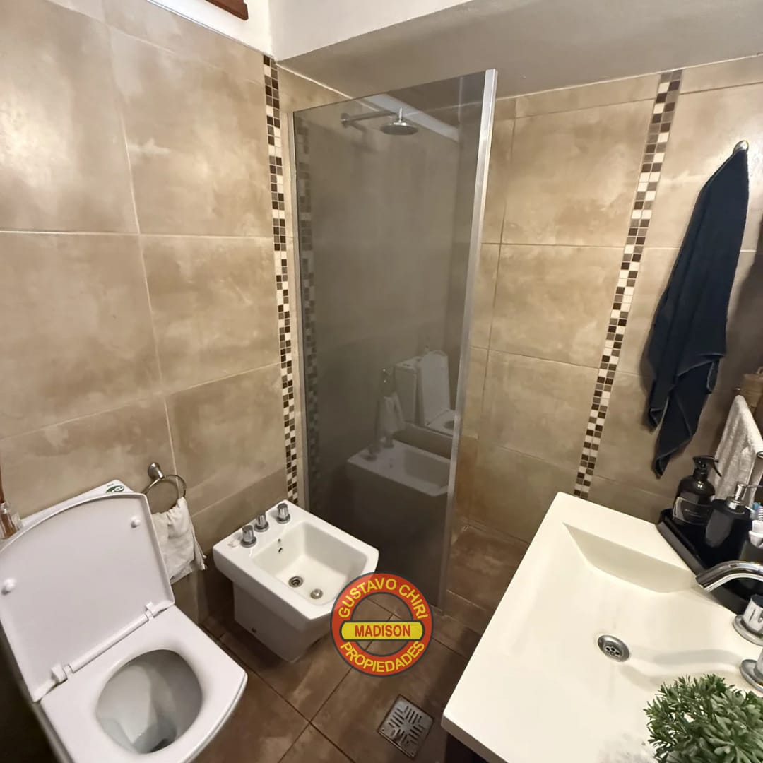 3 Dormitorios (Uno En Suite Con Baño) · 2 Baños · Cocina · Comedor · Cochera · Asador · Patio (Con Pileta) · Living · Lavadero · Depósito · Quincho - foto 6