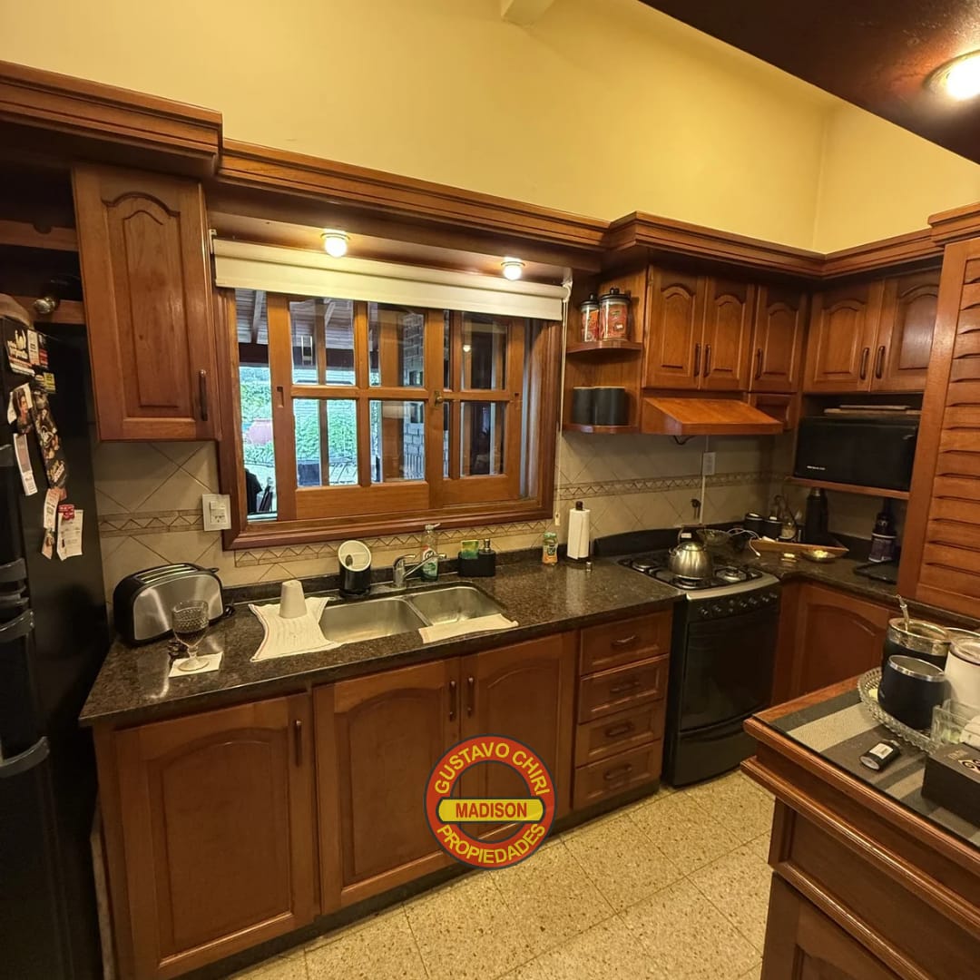 3 Dormitorios (Uno En Suite Con Baño) · 2 Baños · Cocina · Comedor · Cochera · Asador · Patio (Con Pileta) · Living · Lavadero · Depósito · Quincho - foto 2