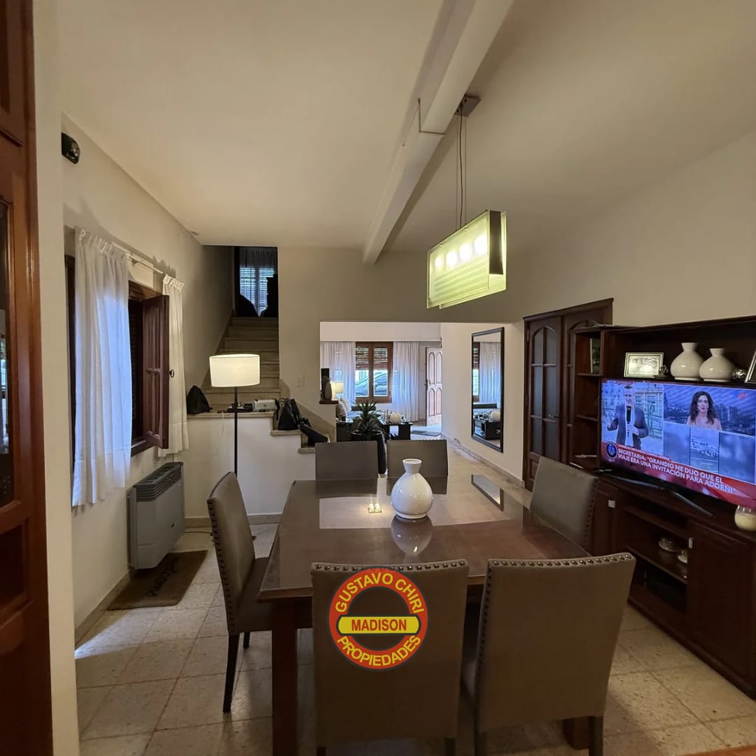 3 Dormitorios (Uno En Suite Con Baño) · 2 Baños · Cocina · Comedor · Cochera · Asador · Patio (Con Pileta) · Living · Lavadero · Depósito · Quincho - foto 8