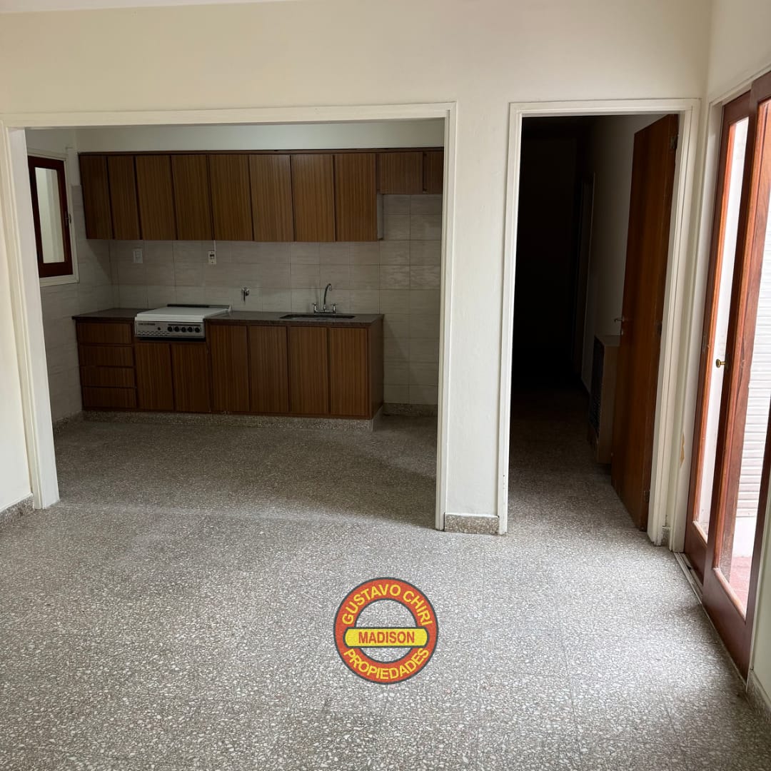 3 Dormitorios · 2 Baños · Cocina · Estar-Comedor · Cochera Para 1 Auto · Patio De Luz · Lavadero · Patio (Con Asador) · Terraza. - foto 4