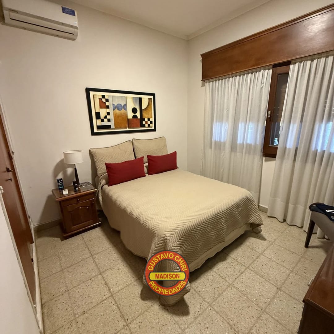 3 Dormitorios (Uno En Suite Con Baño) · 2 Baños · Cocina · Comedor · Cochera · Asador · Patio (Con Pileta) · Living · Lavadero · Depósito · Quincho - foto 7
